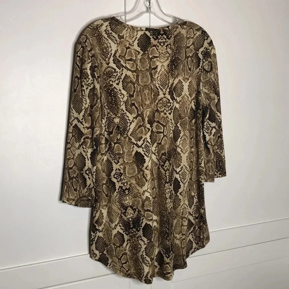 🌸NEW🌸 JORDAN TAYLOR Snake Print Top - Picture 4 of 7